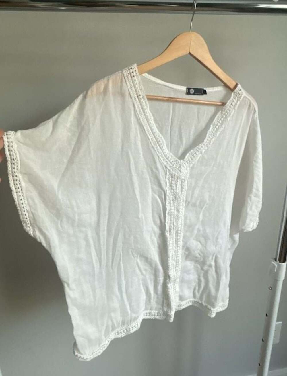 M Made in Italy White Linen Blend V-Neck Crochet Trim Kaftan Top